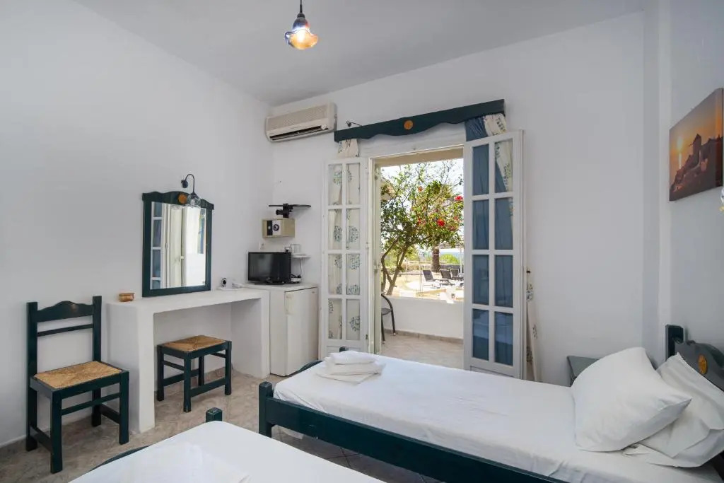 Isalos Rooms On The Beach