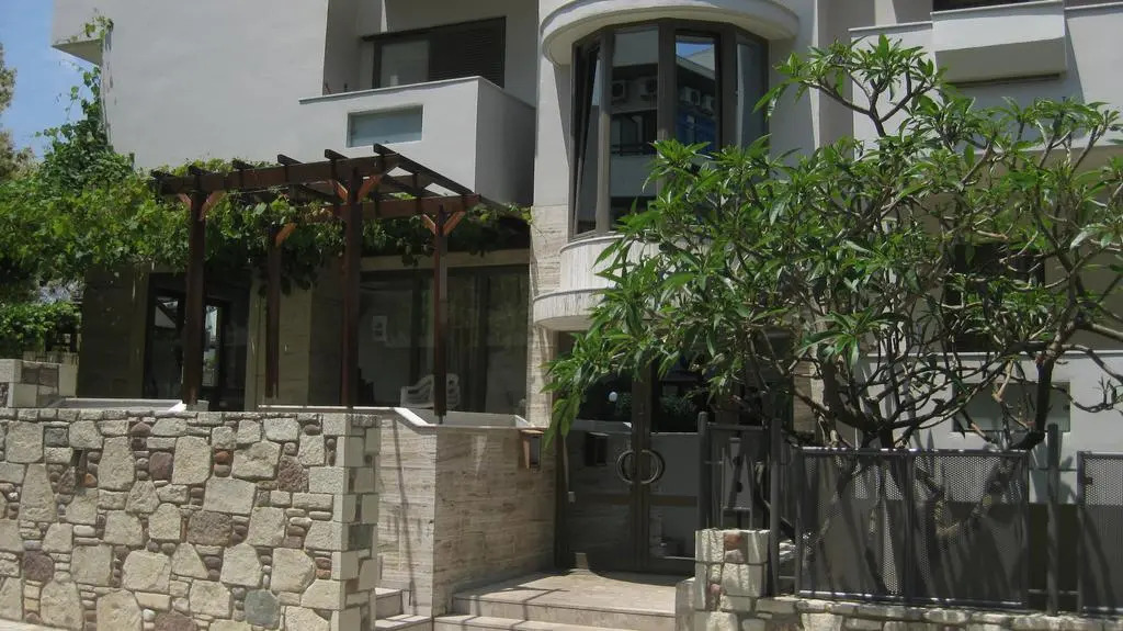 Captain Yiannis Studios & Apartments