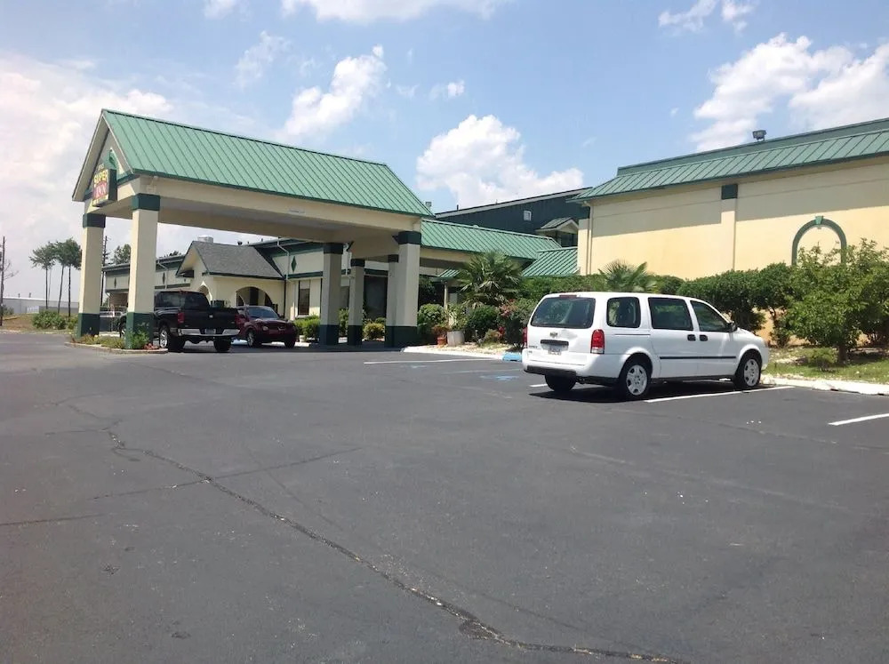 Super Inn & Suites by OYO Milledgeville