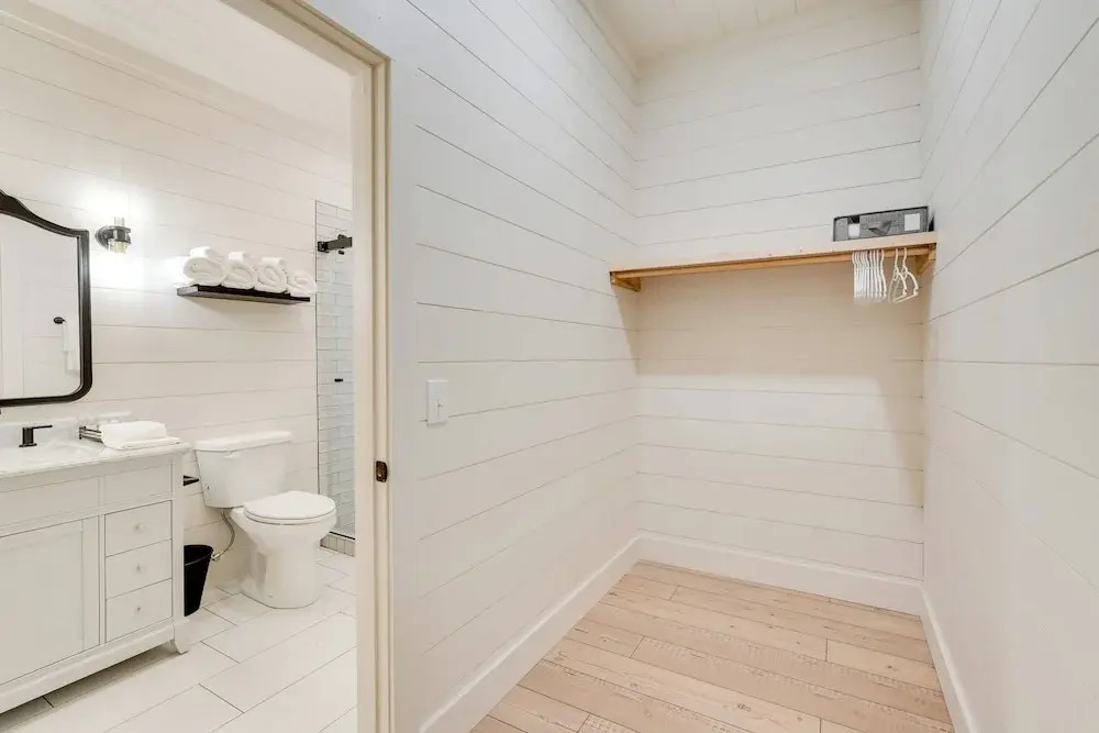 Nature-centric Retreat! Newly Built Millen Cottage