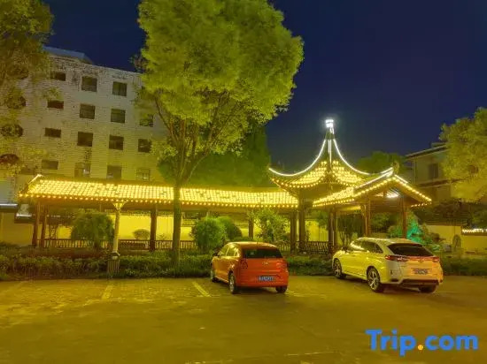 Xanadu Hotel In Yi County