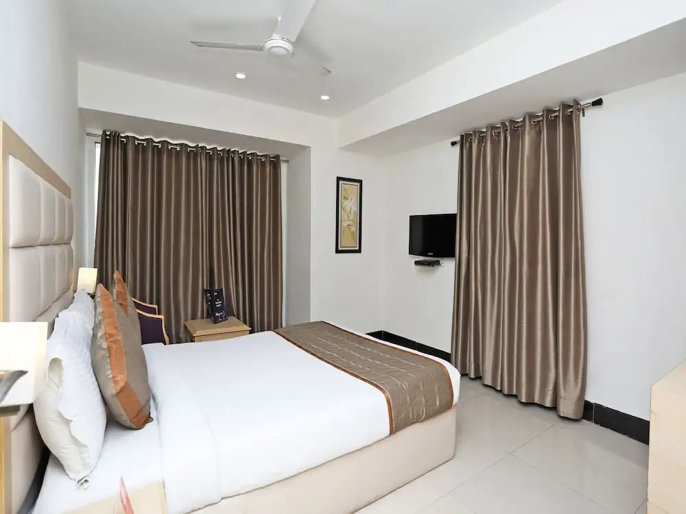 OYO 9769 Hotel Chanakya Inn