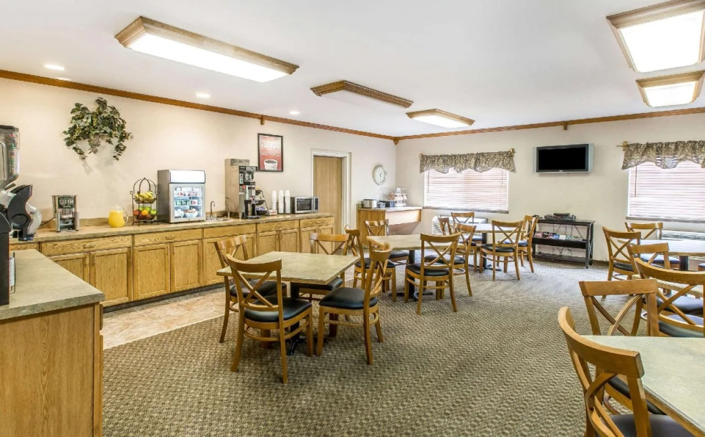 Econo Lodge Inn & Suites New Castle