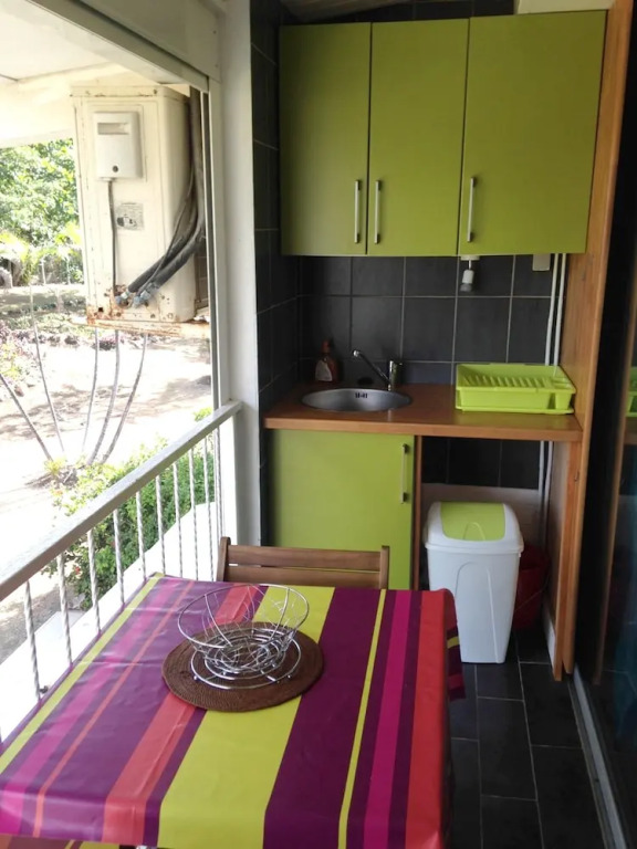 Studio in Le Moule, With Enclosed Garden and Wifi - 30 m From the Beac