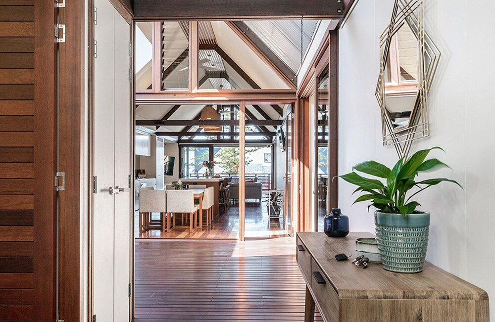 Your Luxury Escape - On The Bay 2