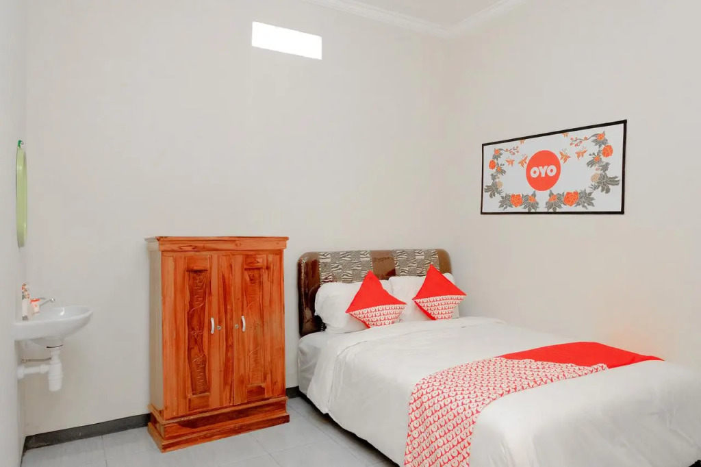RedDoorz near BNS 3 Kota Wisata Batu
