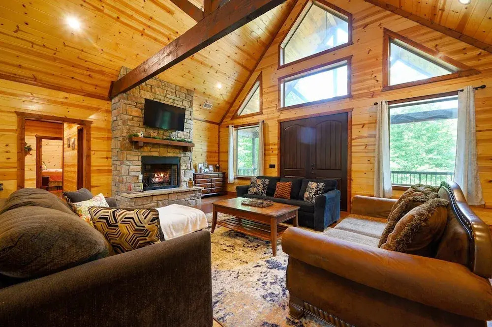 Majestic High - Cabin for 17