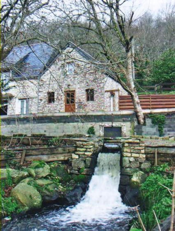 House With one Bedroom in Beuzec-cap-sizun, With Wonderful Lake View and Enclosed Garden - 2 km From the Slopes