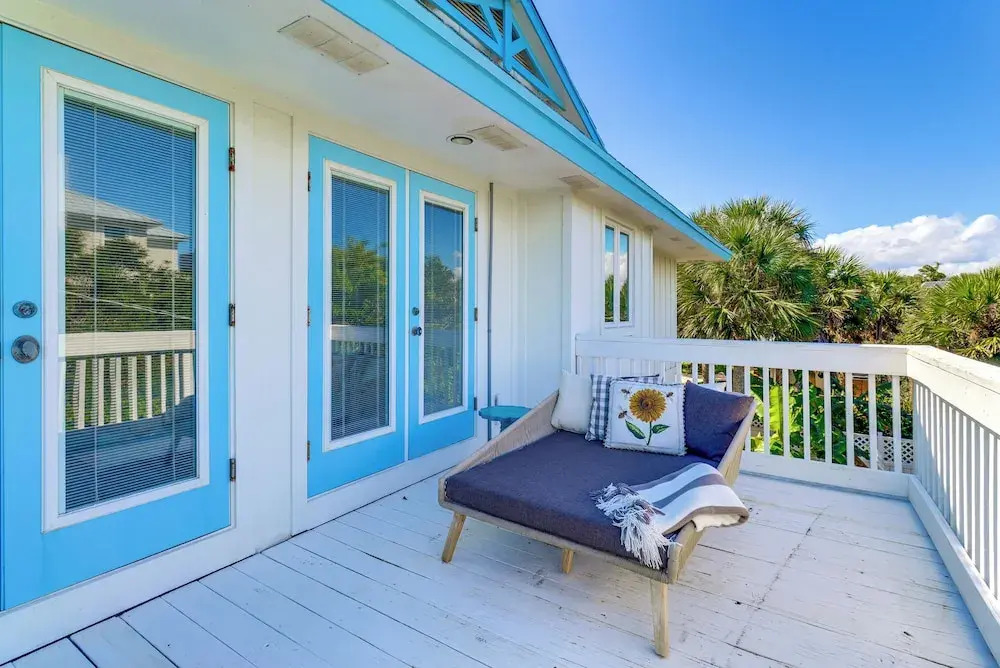 Walk to Wabasso Beach: Home w/ Hot Tub & Bikes