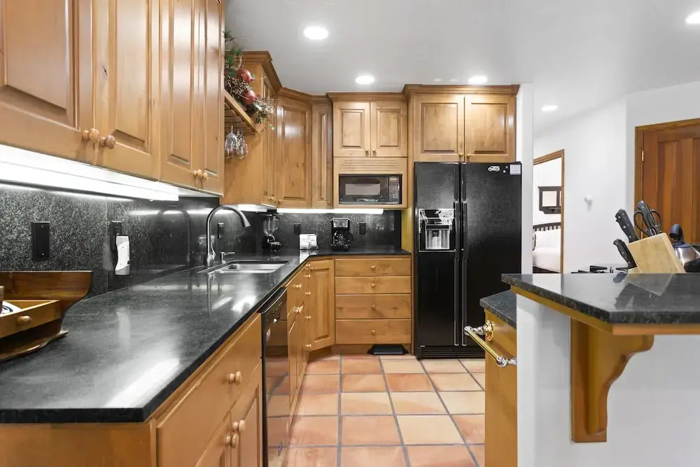 Deer Lake Village at Deer Valley Resort - Four Bedroom Condo with Hot Tub #2478 4 Condo