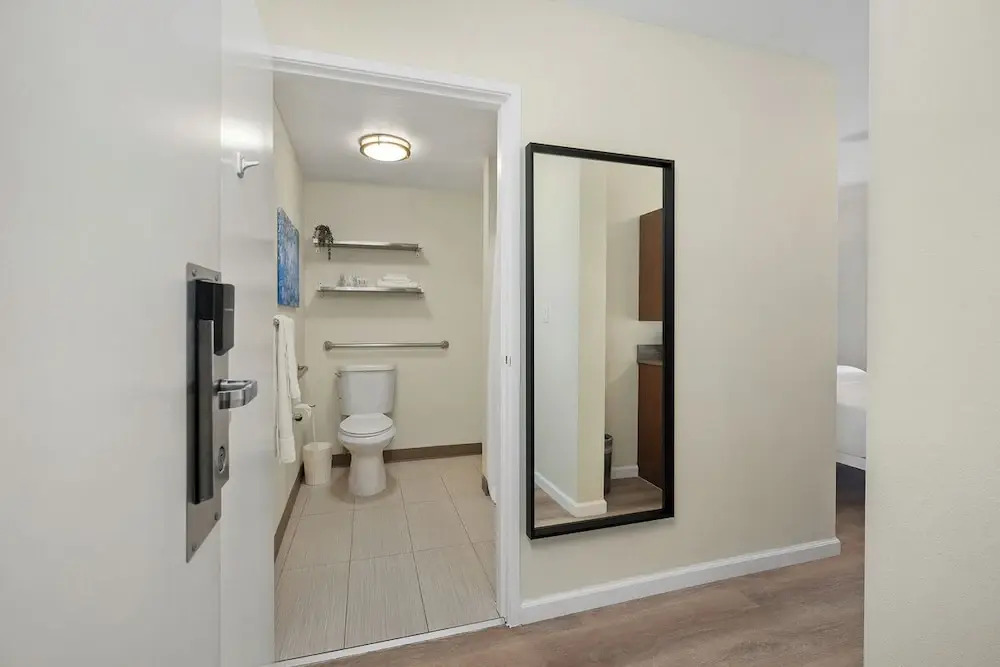 Little Italy Inn - Limited Service Apart Hotel