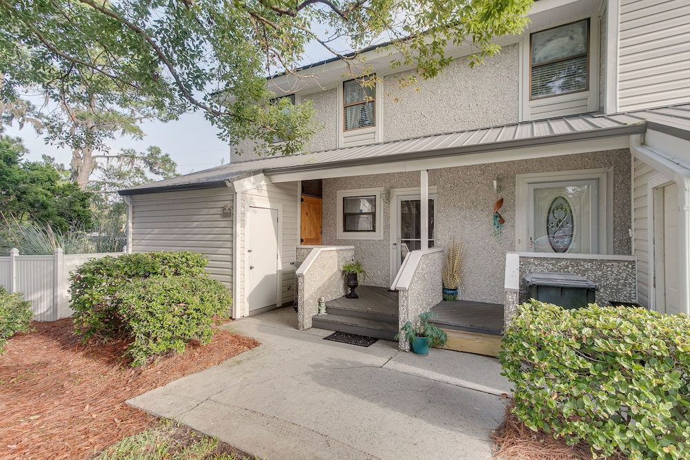 Coastal St Simons Retreat Near Gascoigne Bluff!