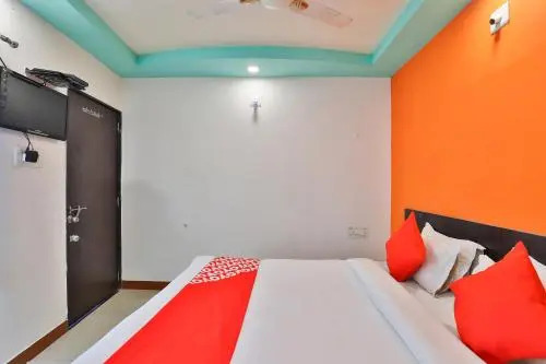 Oyo 24921 Hotel Shree