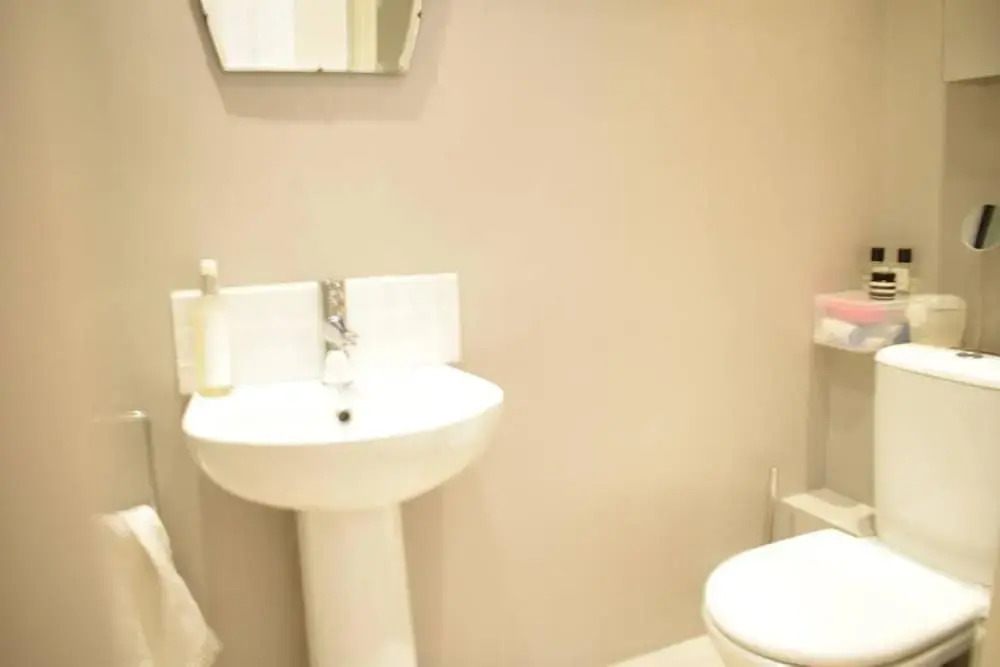 West Kensington Stunning 2 Bedroom Flat With Balcony