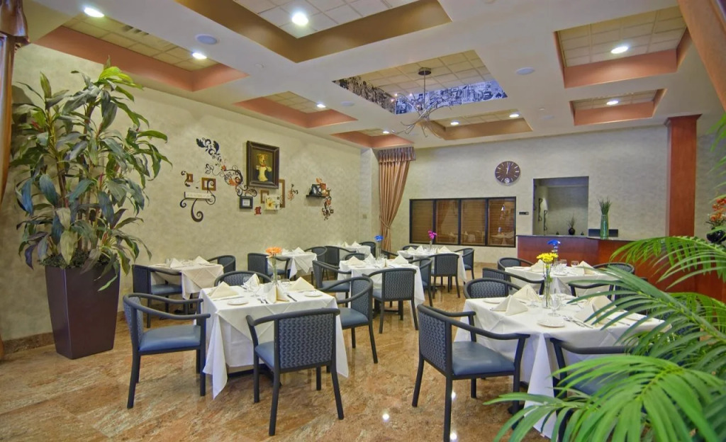 Marco LaGuardia Hotel & Suites