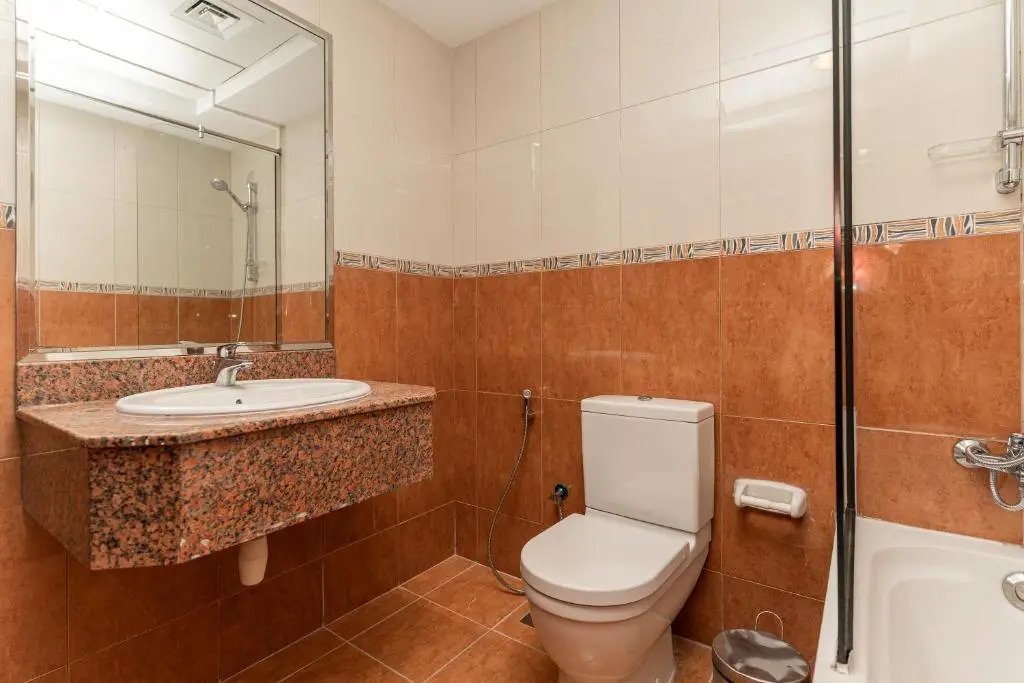 RH- 2BR apartment is Al Barsha 1, near mall & lulu