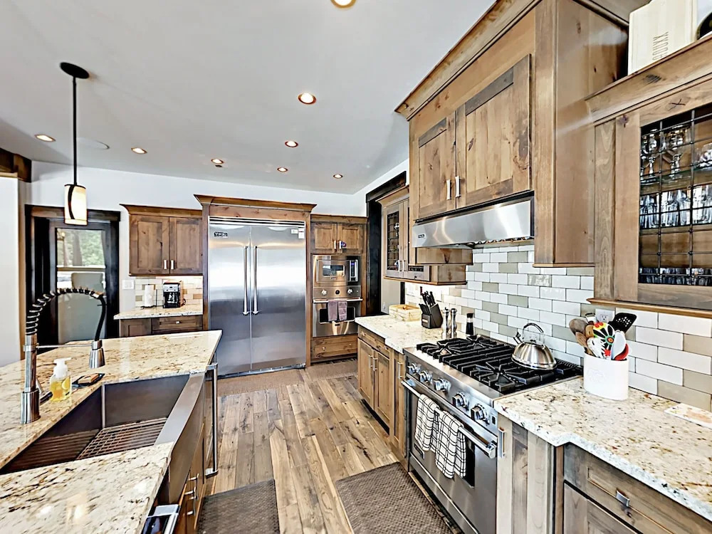 11090 Henness Road Home