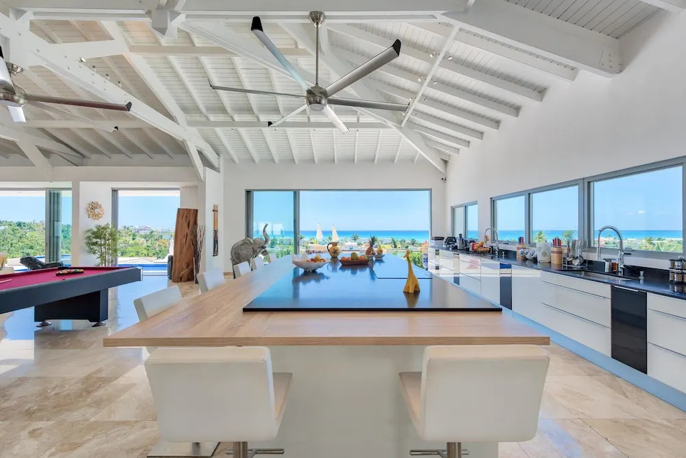 Swanky Caribbean Estate, Ocean Views, Heated Pool, AC, Free Wifi, Ping Pong, Pool Table