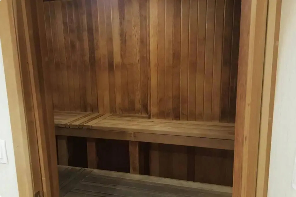 Instant Suites- Luxurious 1BR in Heart of Downtown with Balcony