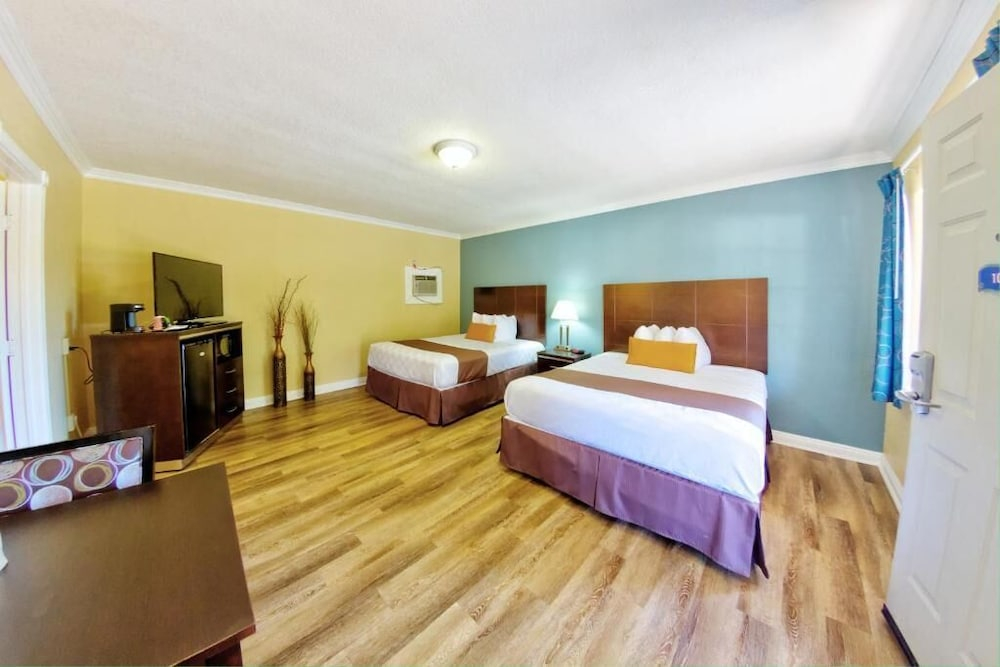 Palm Tropics Motel