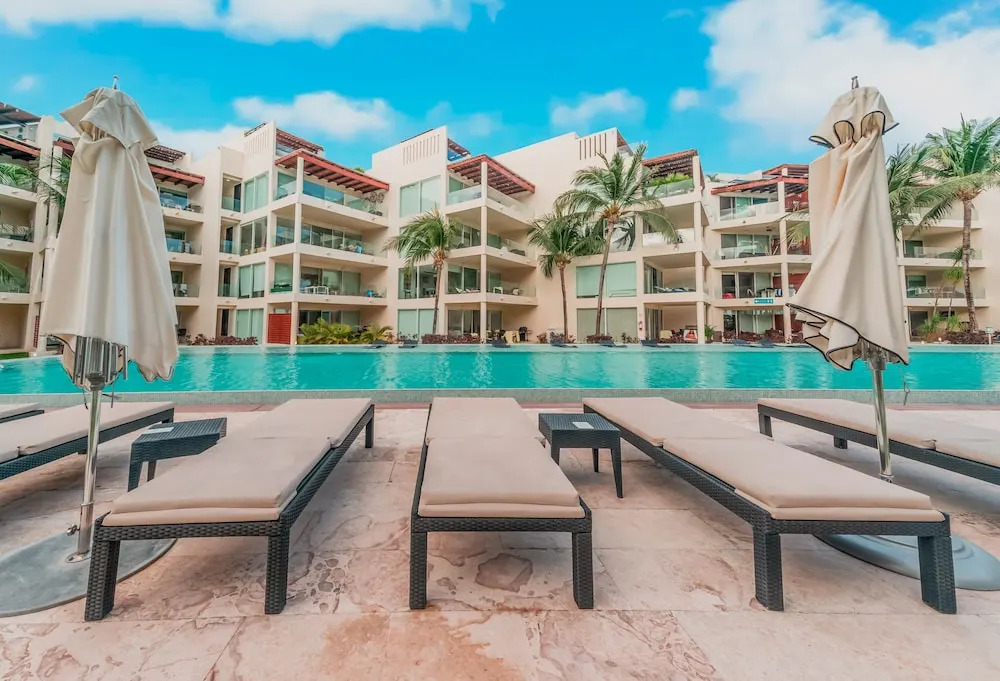 Luxury Complex - Infinity Pool and Private Beach Club - At The Elements Condos 108