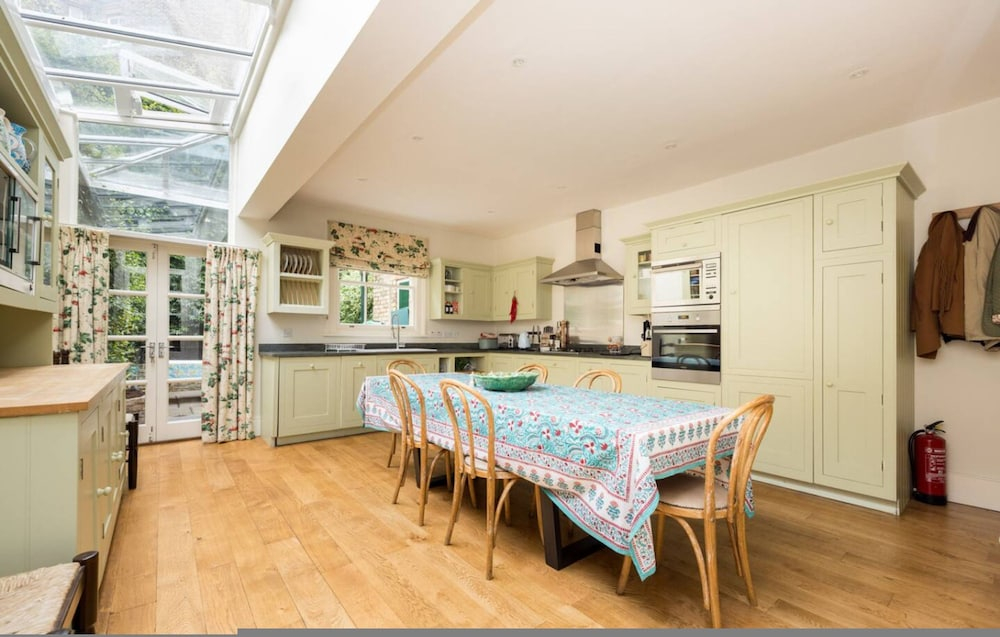 Battersea Park 3 Bedroom Residence