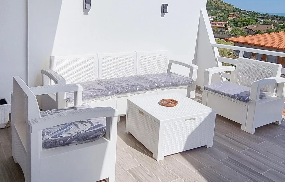 Stunning Home in Ricadi With Wifi, 7 Bedrooms and Outdoor Swimming Pool