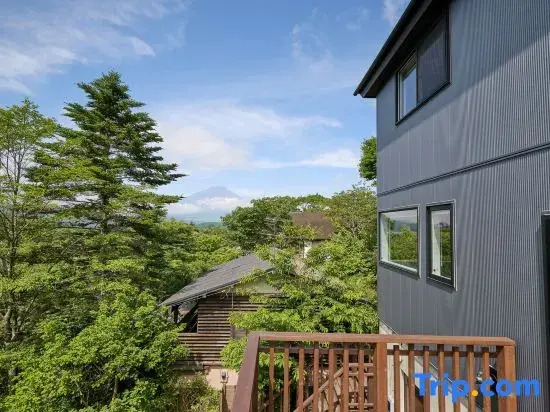 Adult villa with sauna, BBQ & fire pit, Mt. Fuji & lake view — COCO VILLA YAMANAKAKO