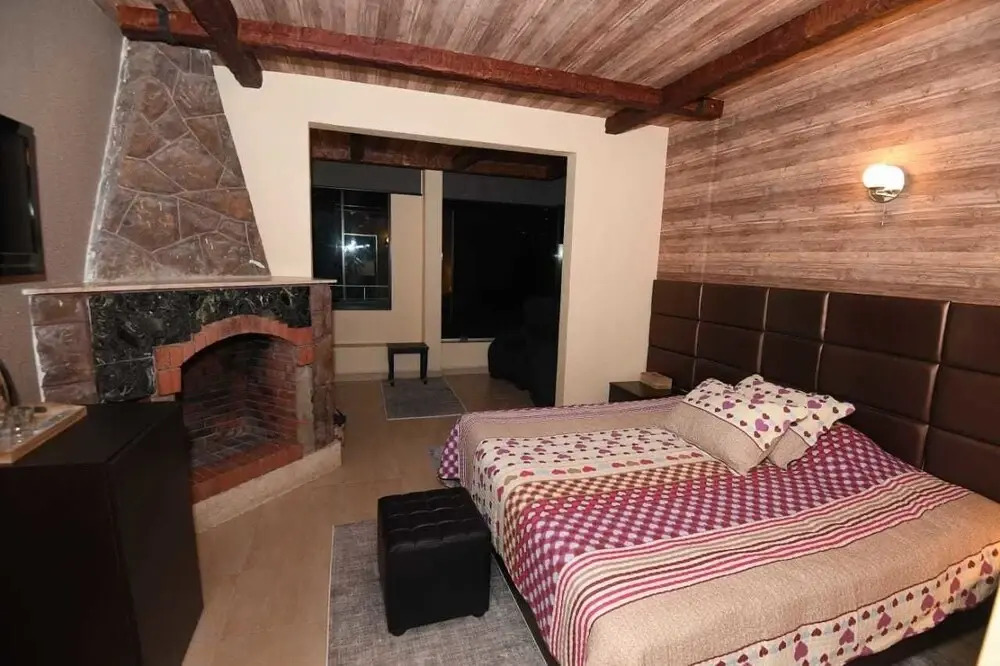 Aristo House Hotel