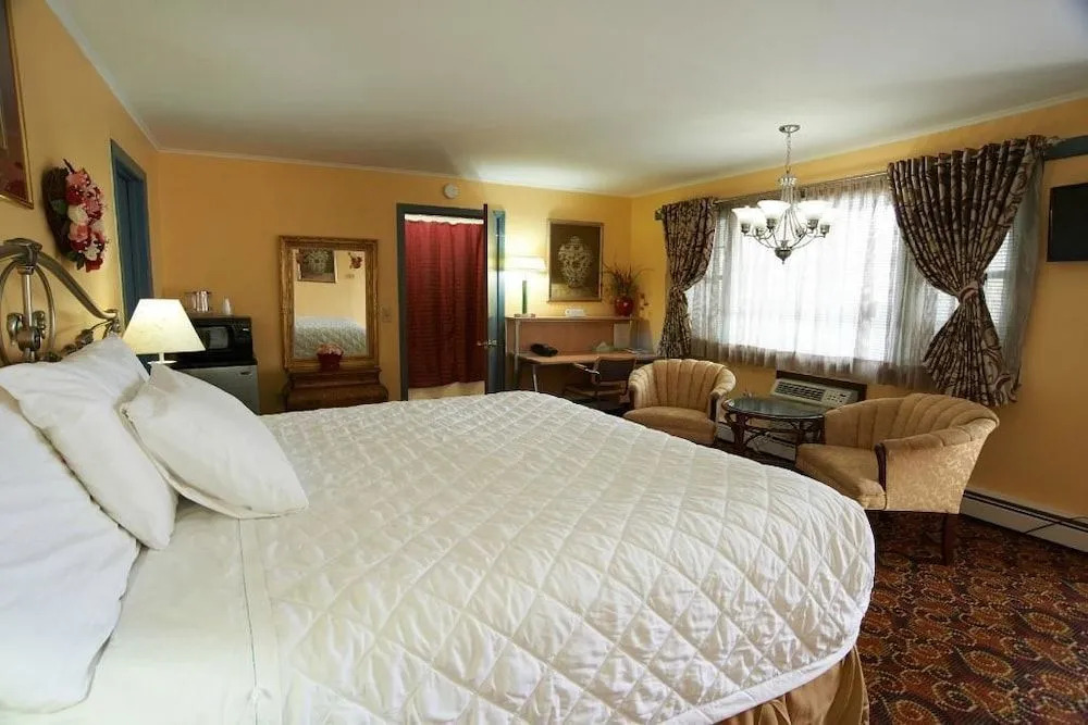 Lantern House Motel