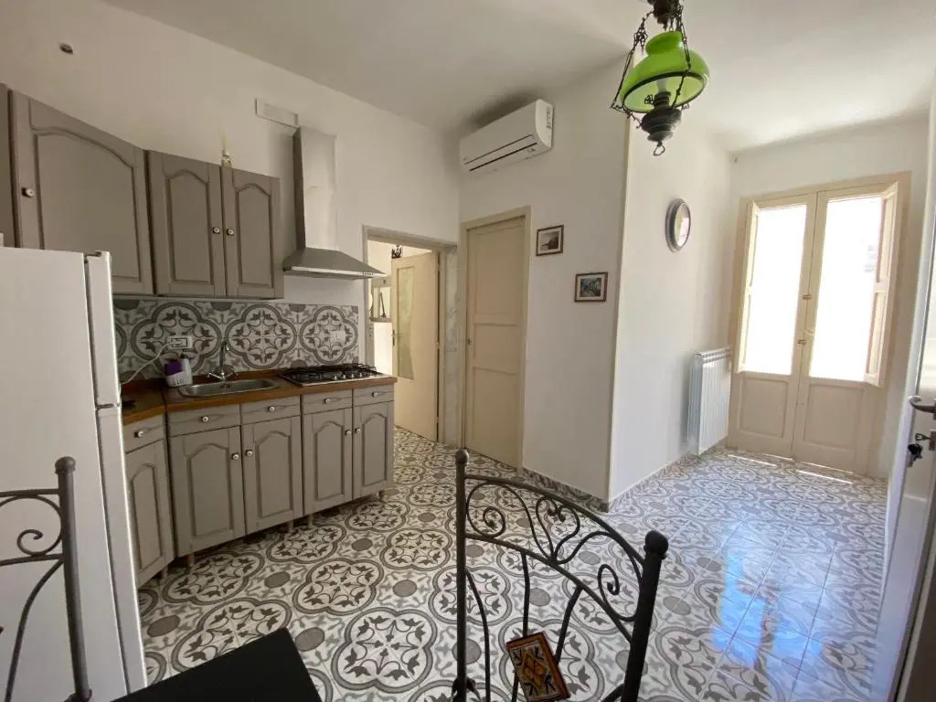 fiori catene tra le torri