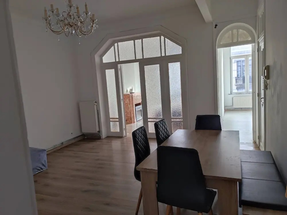 Room in Guest Room - Charming Room W Located in Brussels