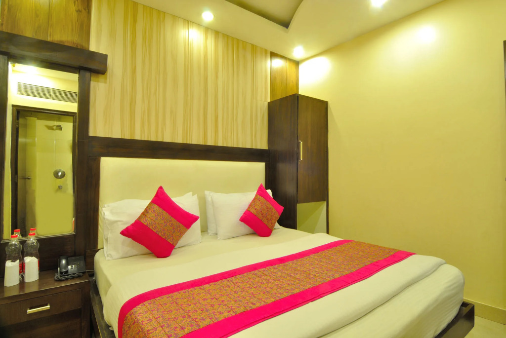 Hotel Gold Palace - 03 Mins Walk From New Delhi Railway Station