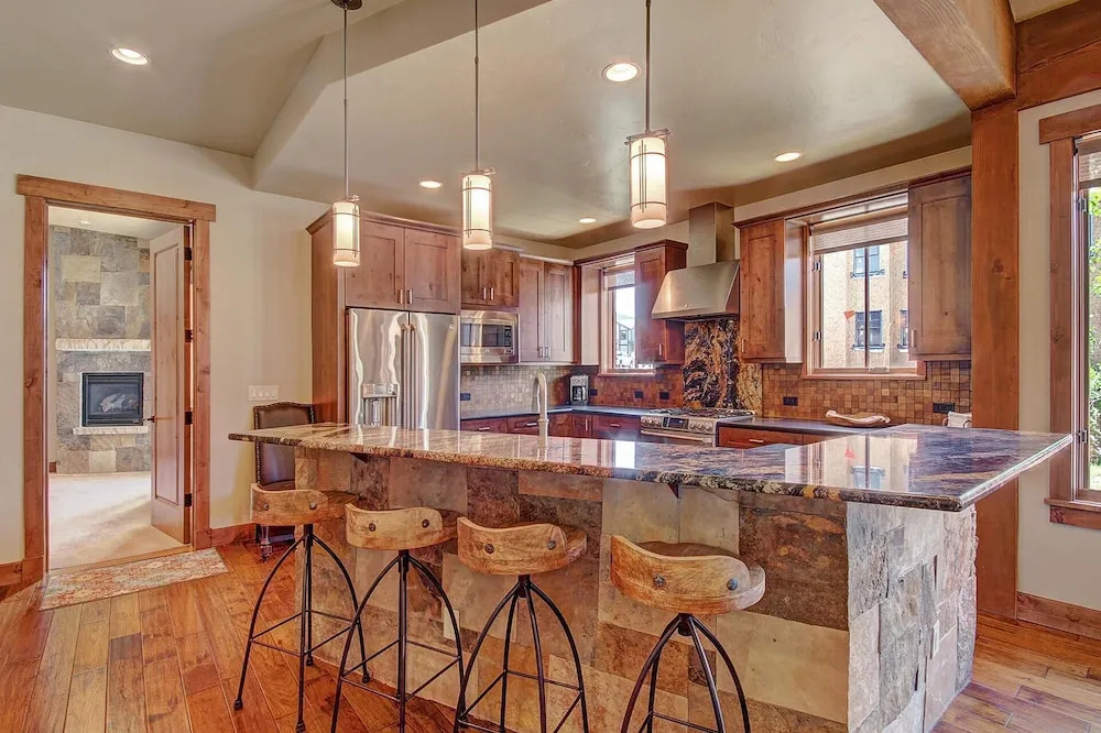 The Shores Lodge 3 Bedrooms 3.5 Bathrooms Home