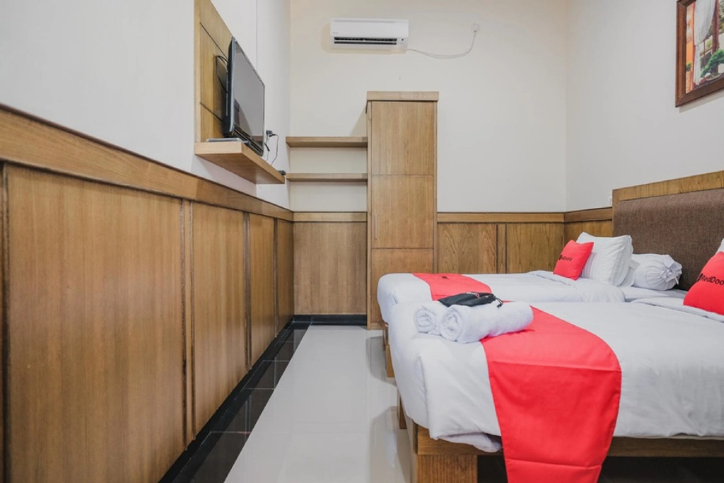 RedDoorz Plus @ Jalan Dr. Cipto Mangunkusumo Lampung