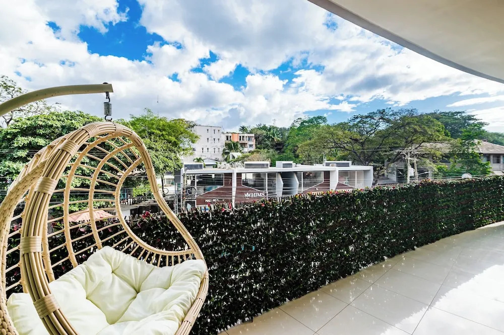mVillas - Luxury 2Bed 2Bath Condo w Pool