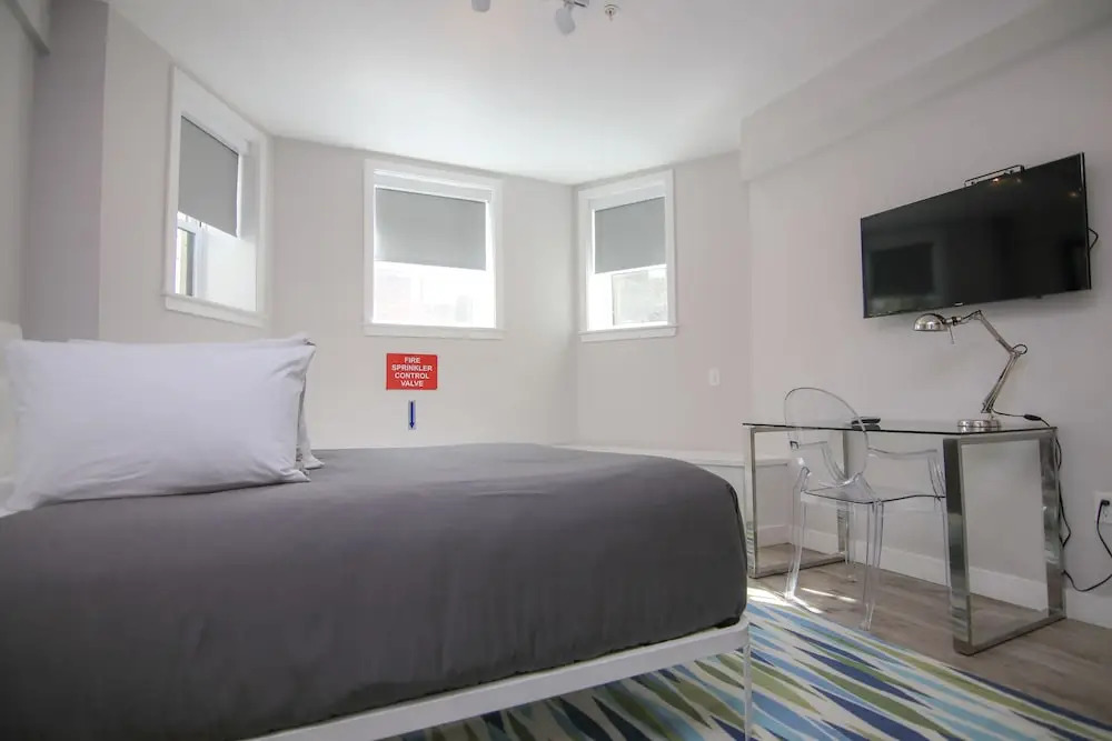 Maverick Suites at 89 Marion