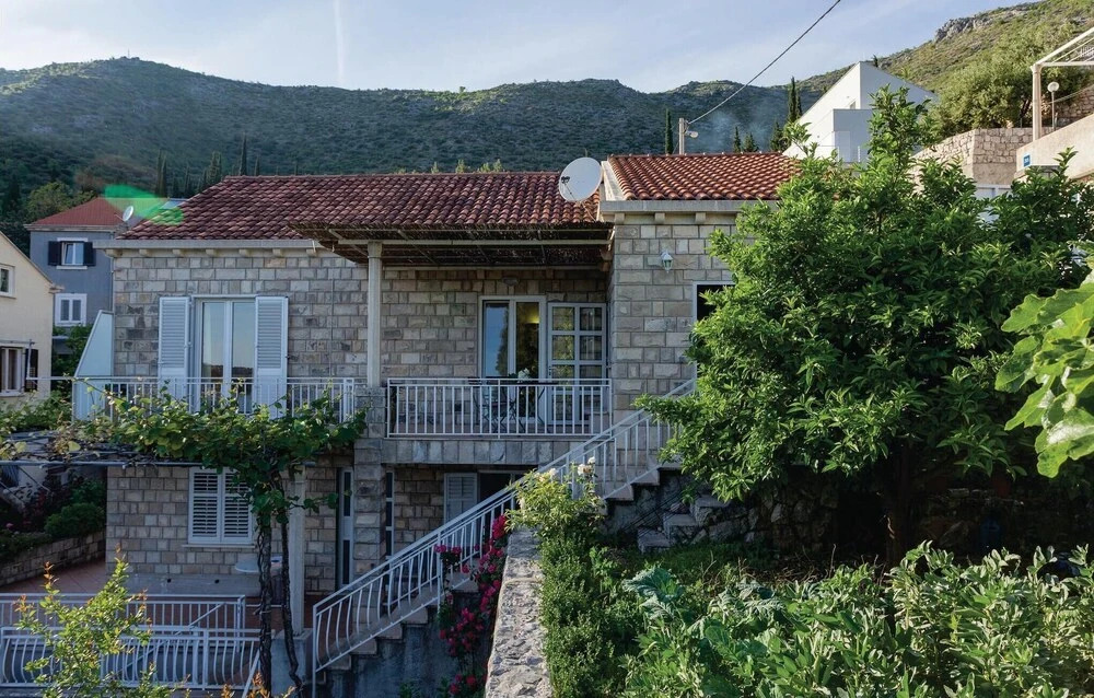 Stunning Home in Zaton Mali With Wifi and 4 Bedrooms