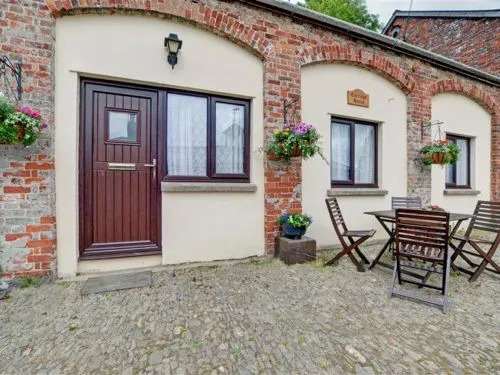 The Carriage House 20655