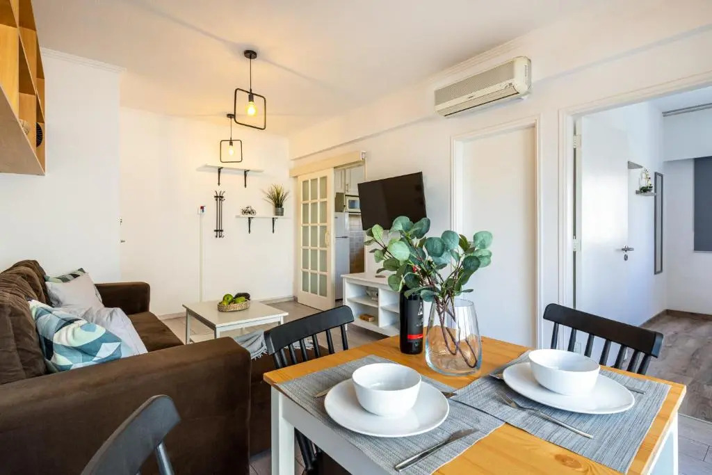 Rustic 1-BR Apt in Mackenzie-Larnaca