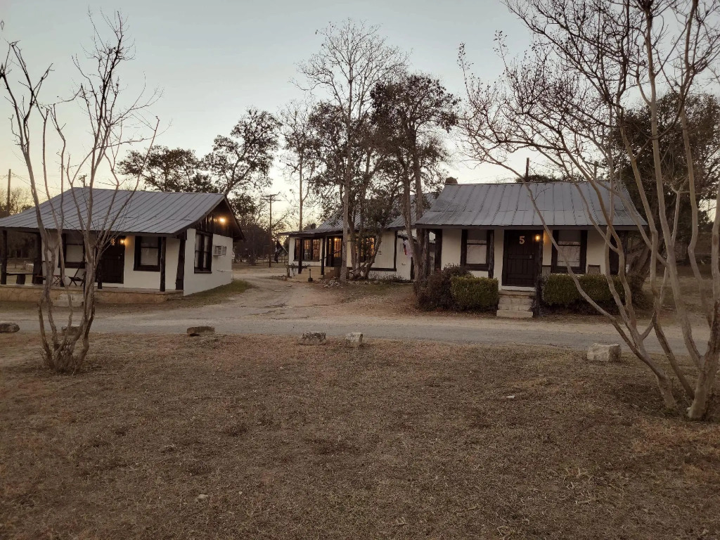 THE VAQUERO MOTEL