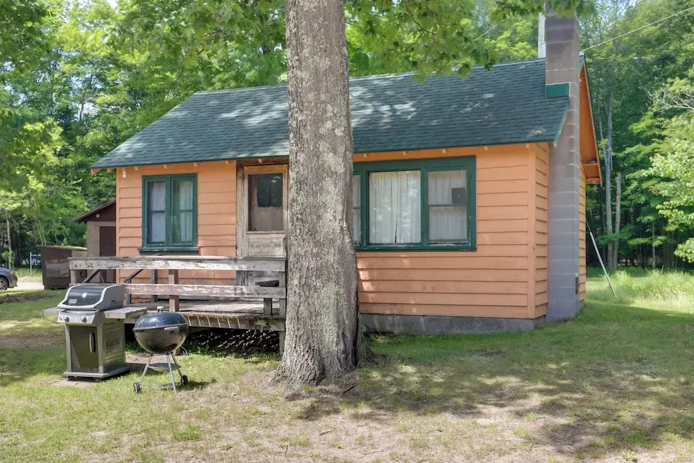 South Twin Lake Cabin w/ Dock, Steps to Water