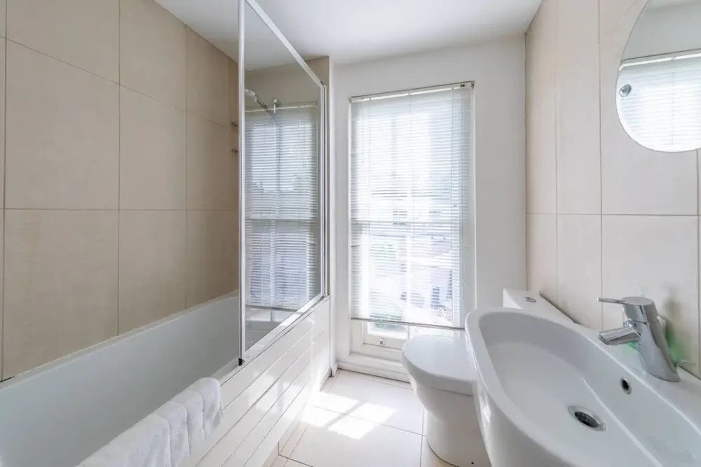 Stylish 2 Bedroom Home in Islington With Garden