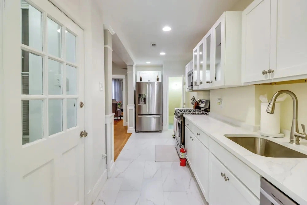 2 Mi to National Mall: DC Townhome