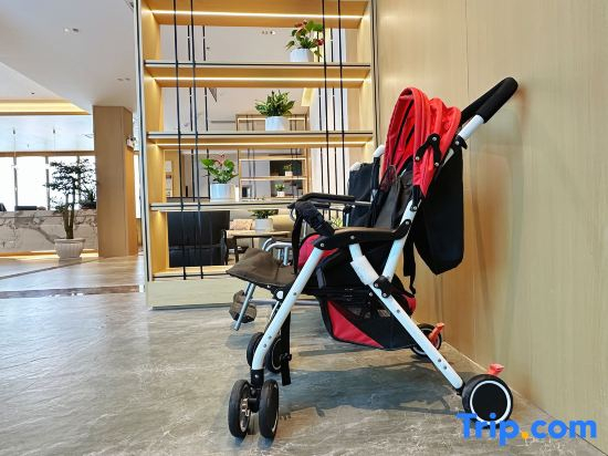 Zhangjiajie Huan Sha Ju Hotel一Newly opened in 2026 一robot service一coffee bar 一24 hour ice supply一free washing machine and dryer 一close to East Gate Ticket Office一Baofeng Lake一Huanglong Cave Scenic Area