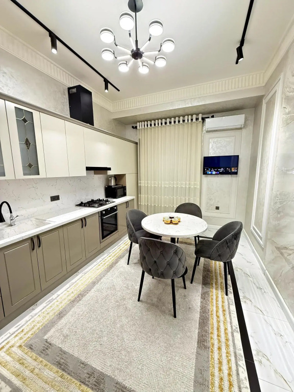 Royal Rentals (Роял Ренталс) на улице Амира Темура 86
