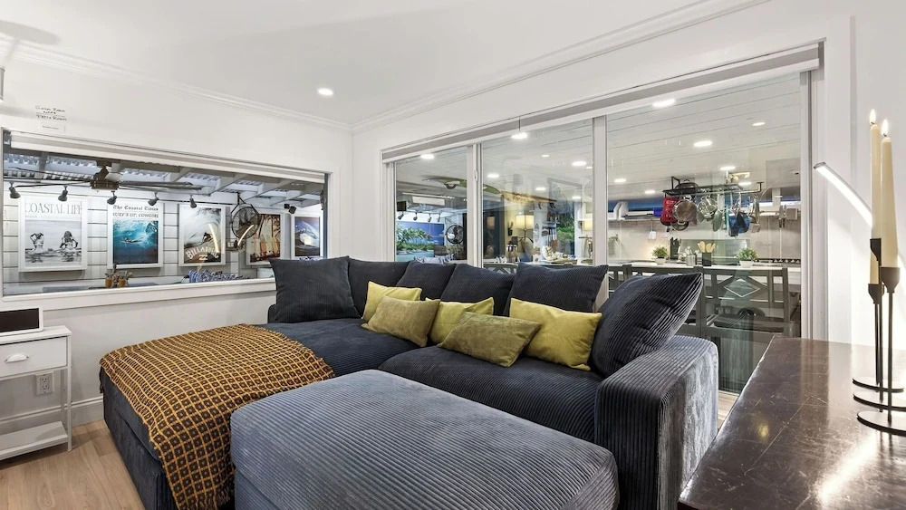 Casa Pineapple Social by Avantstay Spa, Game Room, EV Charger Near Las Olas + Fort Lauderdale Beaches Sleeps 16