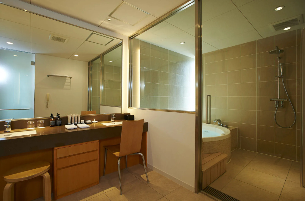 SETOUCHI RETREAT AONAGI by Onko Chishin