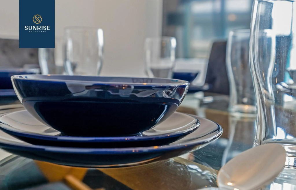THE PENTHOUSE, Stunning Views, Foosball Table, Central Location, 3 Rooms, Sleeps 6, Ideal for Families, Tourists, Business Travellers