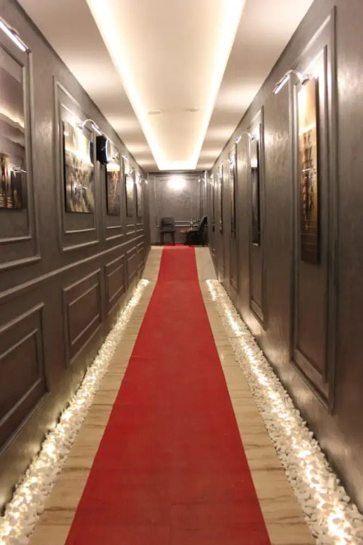 216 Silver Suite